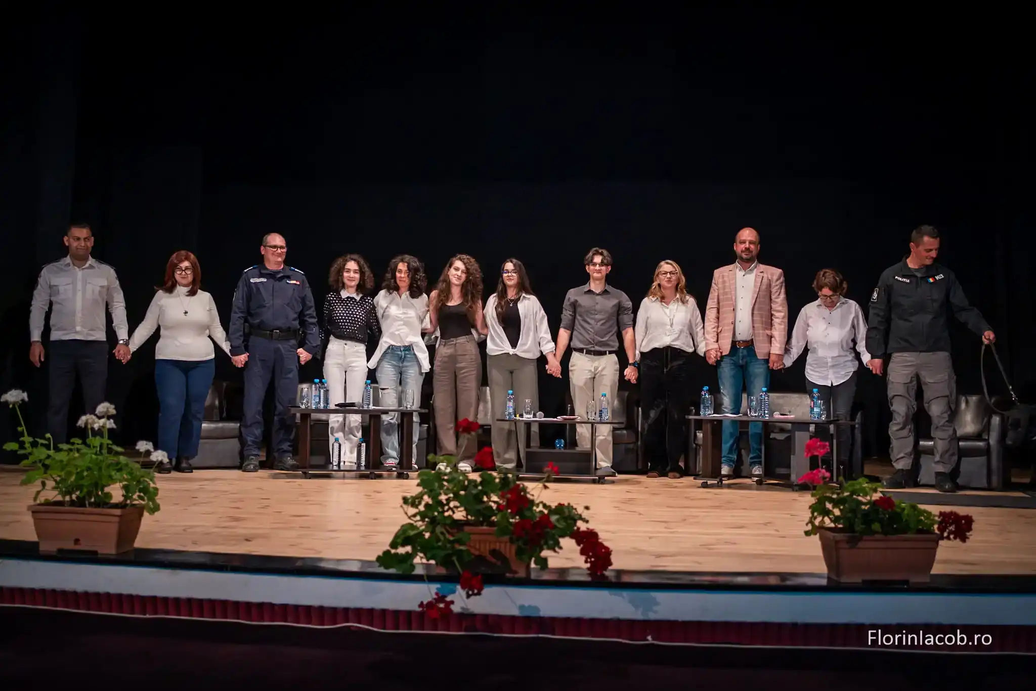 organizatori conferinta pe scena