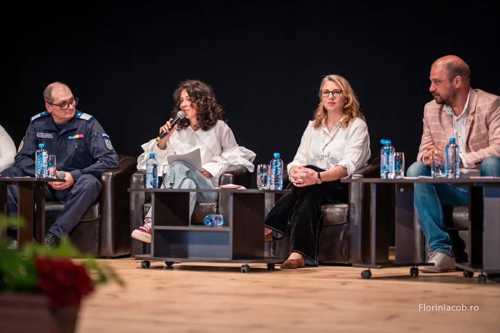 persoane participante la eveniment