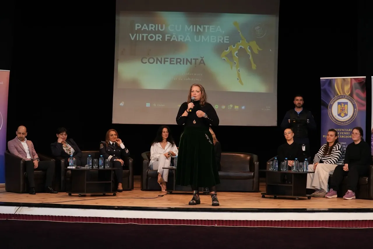 prezentatoare pe scena