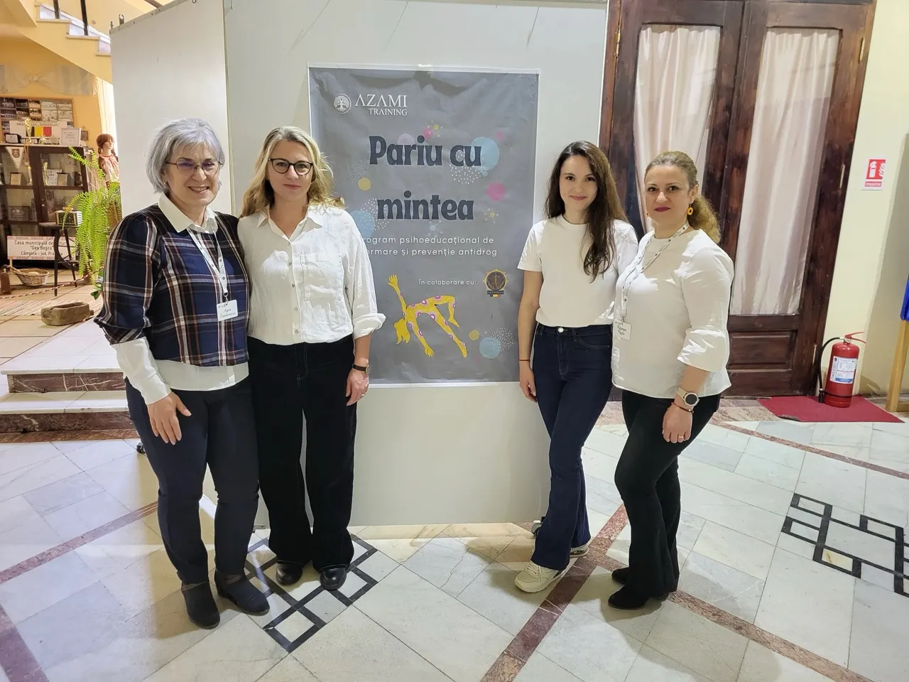 persoane langa rollup