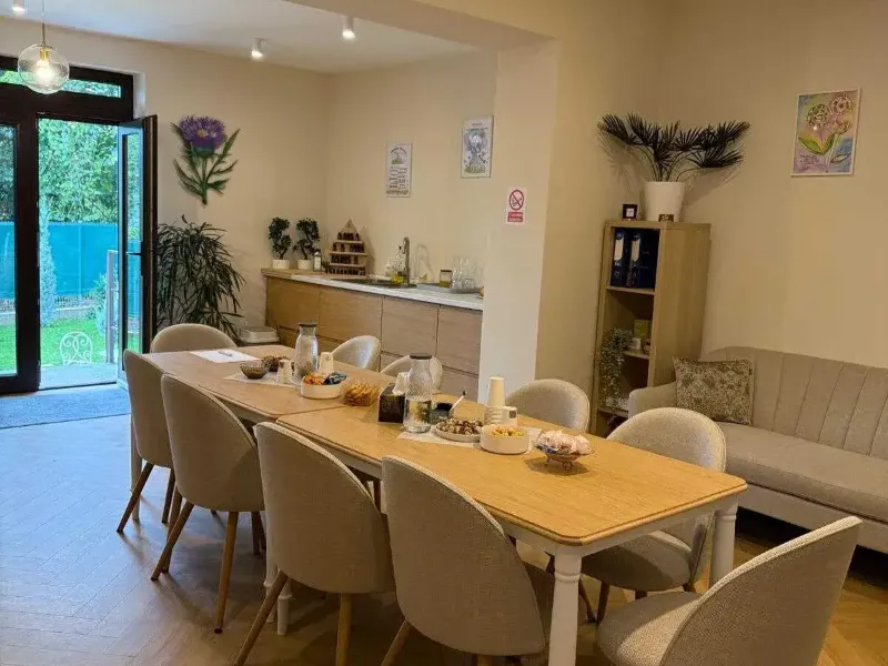 masa de lucru cu ustensile