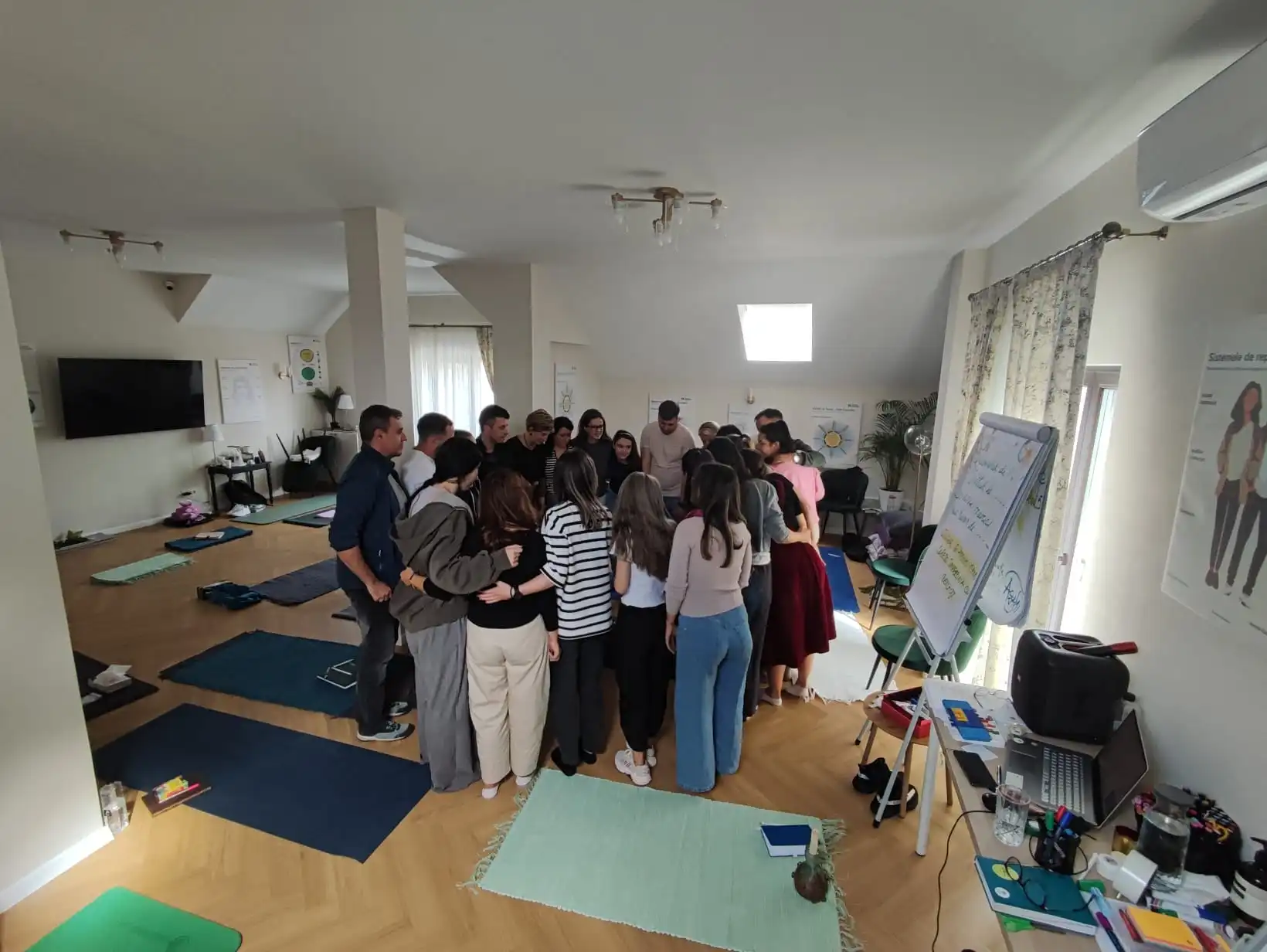 grup de tineri la activitatea de formare profesionala